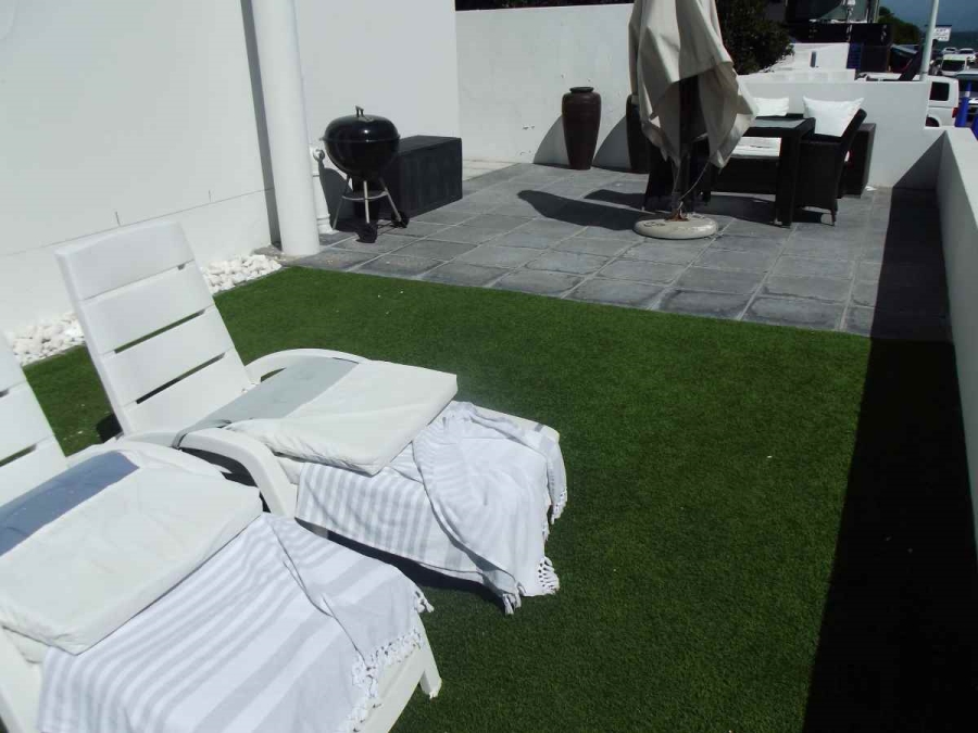 5 Bedroom Property for Sale in Bloubergstrand Western Cape